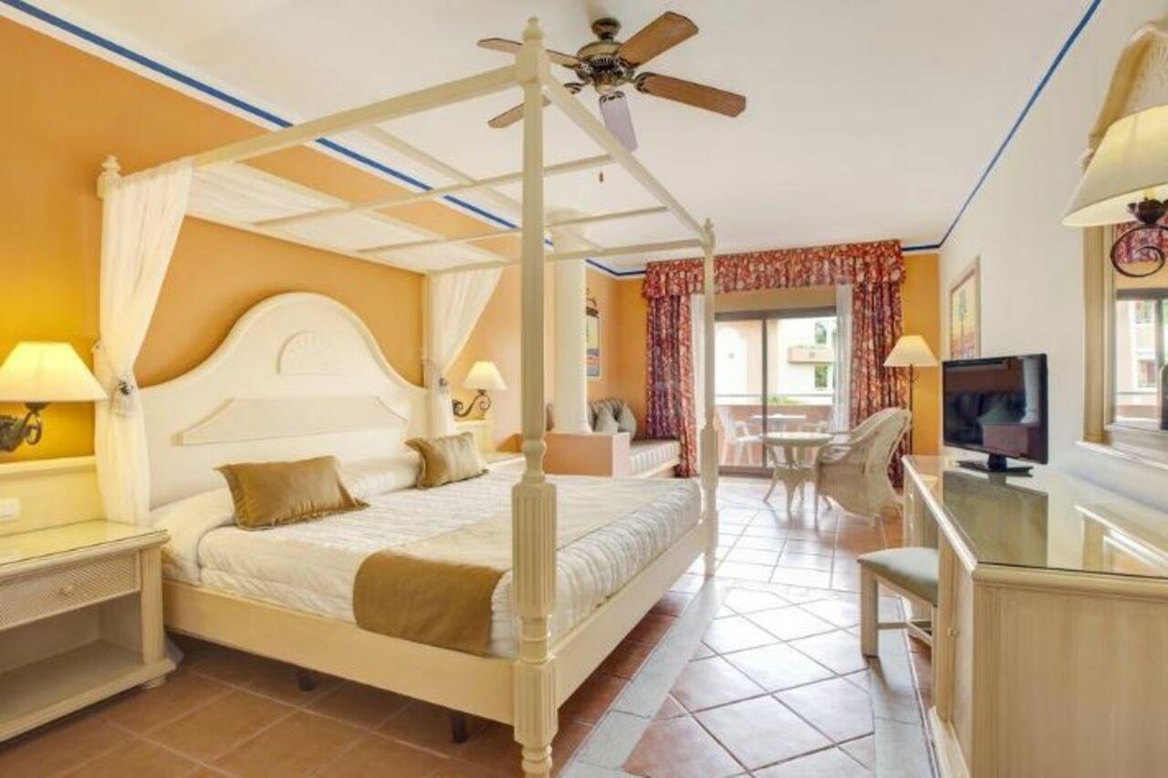 บาเฮีย ปรินซิเป แกรนด์ บาวาโร ออล อินคลูซีฟ Hotel ปุนตากานา ภายนอก รูปภาพ A room at the Iberostar Grand Hotel at Playa del Inglés, Gran Canaria
