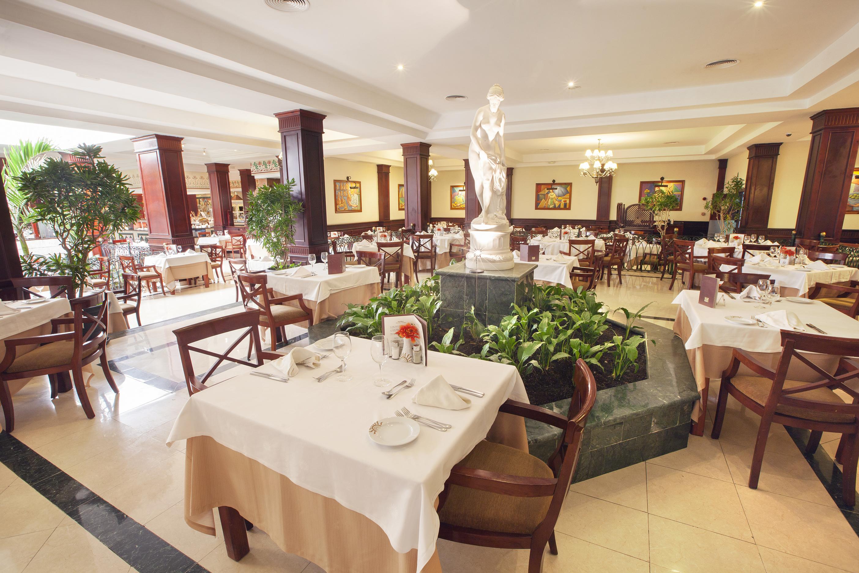 บาเฮีย ปรินซิเป แกรนด์ บาวาโร ออล อินคลูซีฟ Hotel ปุนตากานา ภายนอก รูปภาพ The restaurant at the hotel