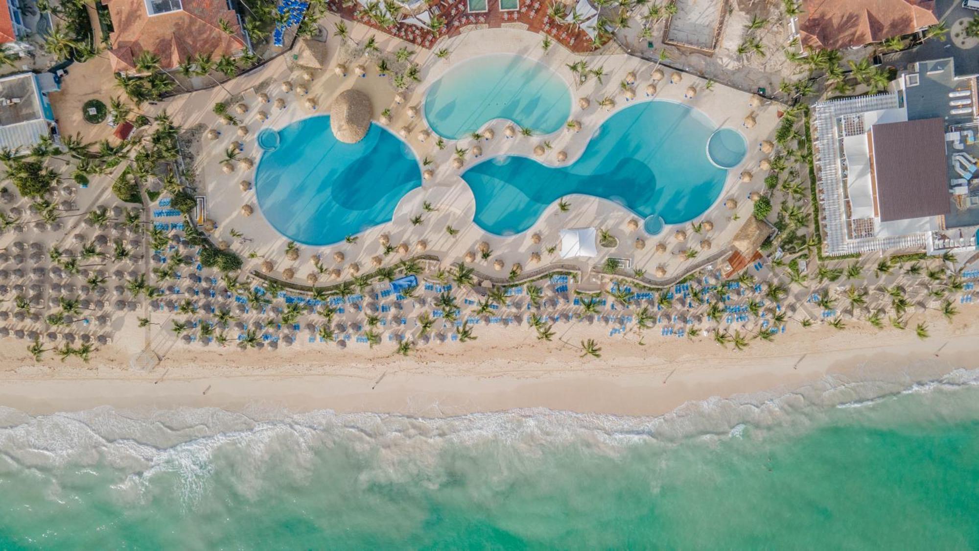 บาเฮีย ปรินซิเป แกรนด์ บาวาโร ออล อินคลูซีฟ Hotel ปุนตากานา ภายนอก รูปภาพ Aerial view of the beach