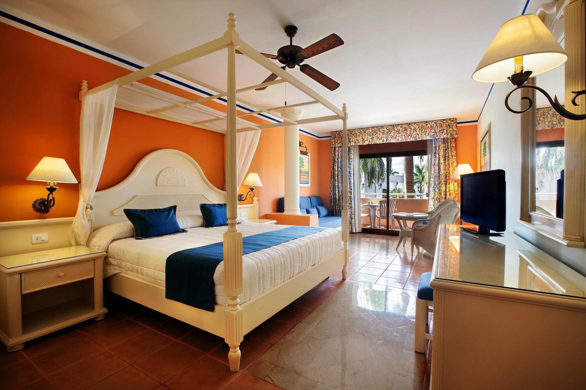 บาเฮีย ปรินซิเป แกรนด์ บาวาโร ออล อินคลูซีฟ Hotel ปุนตากานา ภายนอก รูปภาพ A room at the Iberostar Grand Hotel at Playa del Inglés, Gran Canaria